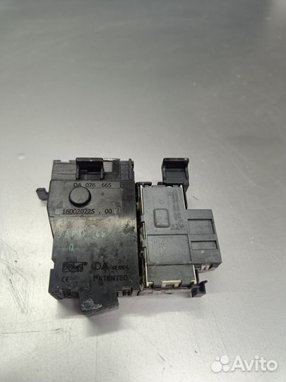 Замок люка стир.машины indesit 160020225 DA 076665