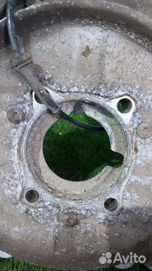 Тормозной щиток правый Tesla Model S 2015