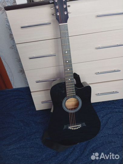 Акустическая гитара