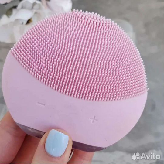 Электрическая щеточка для умывания и массажа лица