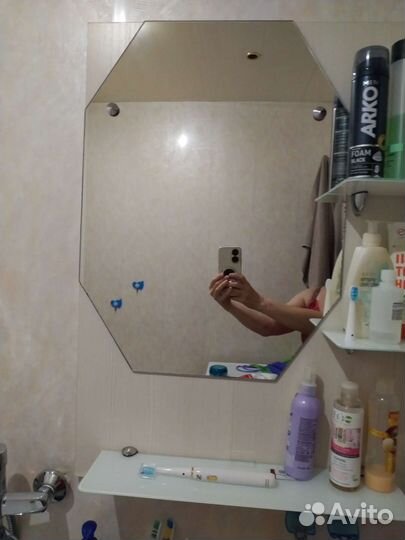 Зеркало в ванную с полочками