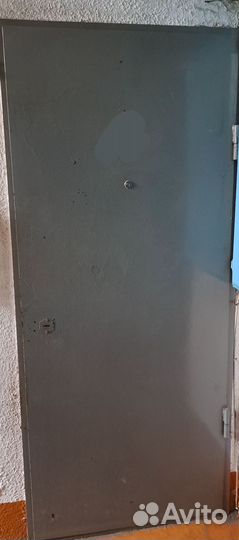 Дверь входная металлическая б/у
