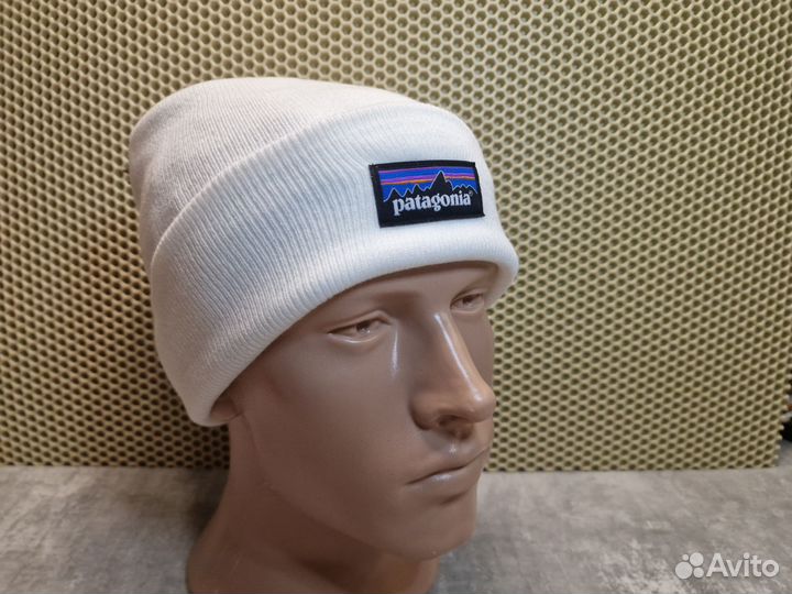 Зимняя шапка Patagonia белого цвета унисекс новая