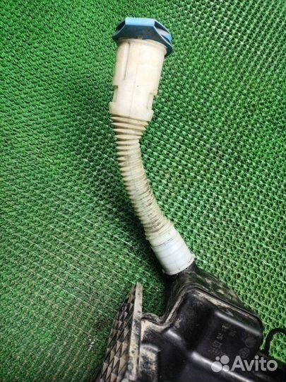 Бачок омывателя передний Skoda Fabia 5J 2010