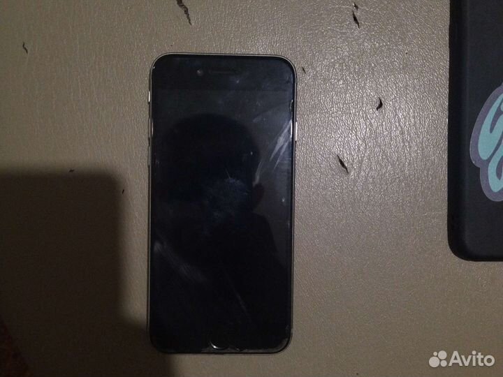Телефон iPhone 6