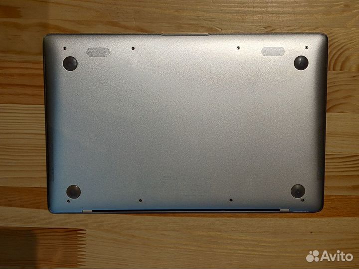 Asus Zenbook 3 (UX390U)