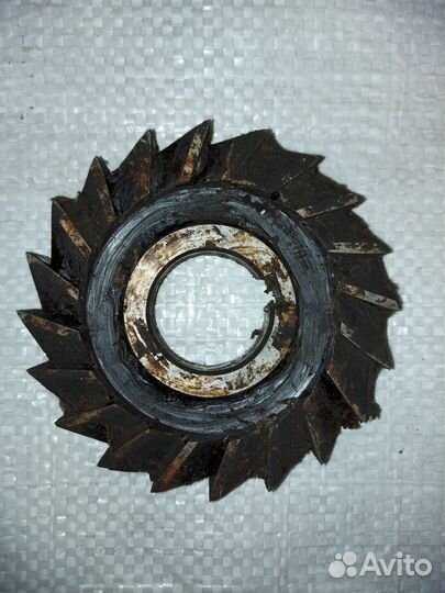 Фрезы по дереву. Размер на вал в 32 мм