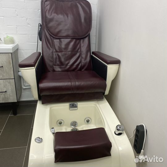 Педикюрное кресло с массажем