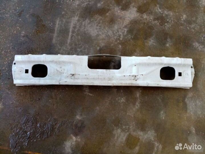 Усилитель заднего бампере Niva