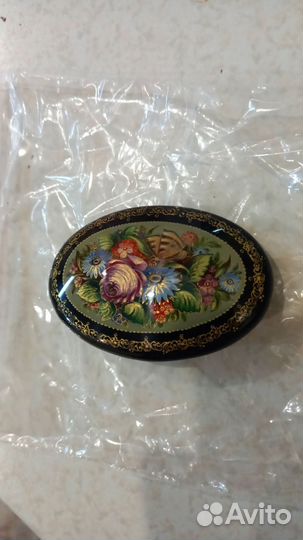 Шкатулка,брошка