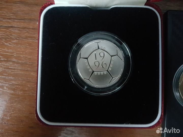 Серебро монета 2 фунта 1996 чемпионат футбол мяч
