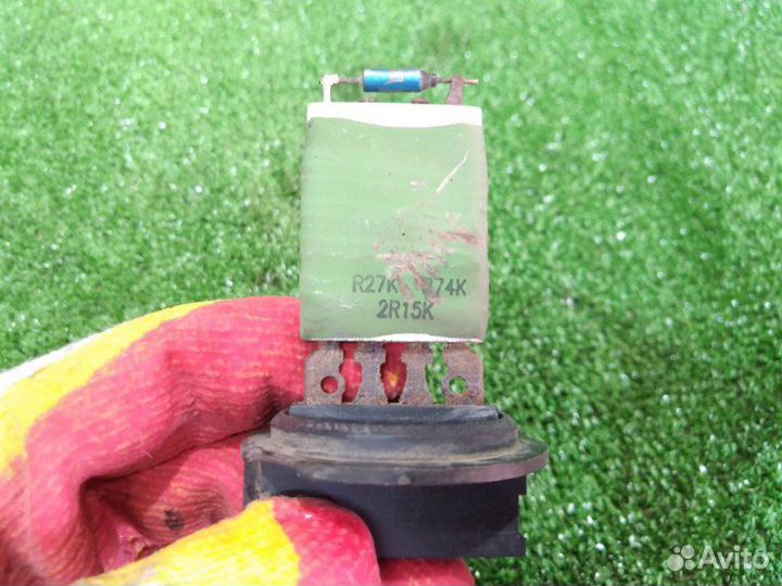 Резистор отопителя печки реостат Mitsubishi Colt