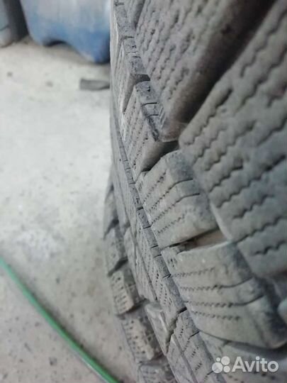 Bridgestone Blizzak Revo GZ 215/50 R17