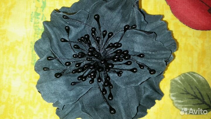 Брошь из натуральной кожи