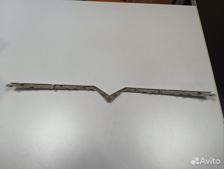 Молдинг решетки радиатора Citroen Berlingo 2