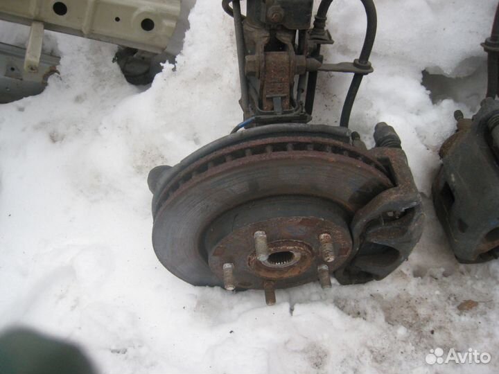 Поворотный кулак Mitsubishi Lancer 10