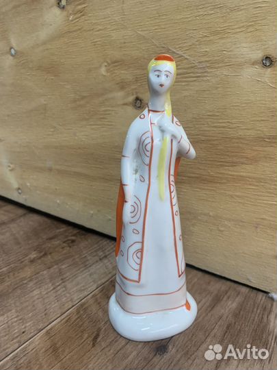 Статуэтка фарфор девушка Борницы с косой