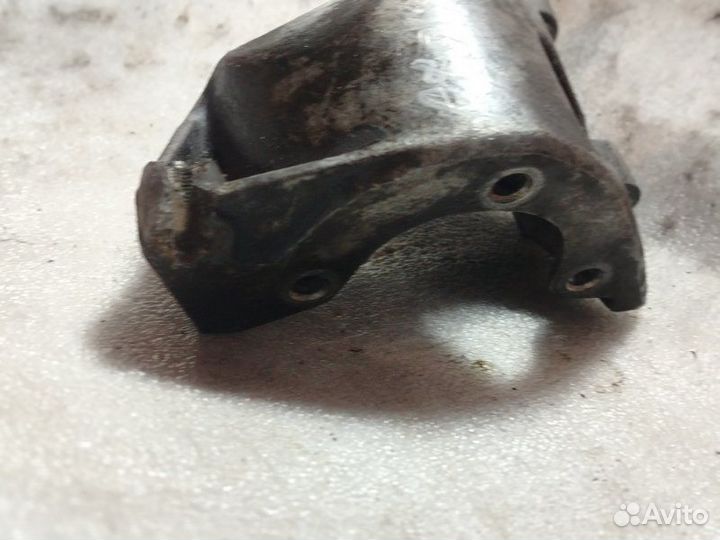 Кронштейн Volkswagen Golf хэтчбек 5 дв ABS 1.8