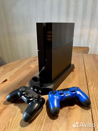 Приставка Playstation 4