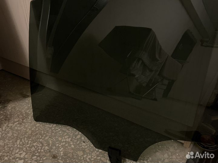 Боковое стекло на kia Спортаж 5