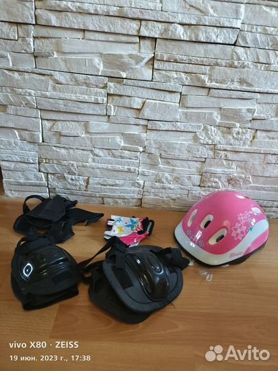 Шлем и защита для ребенка: на колени и на руки