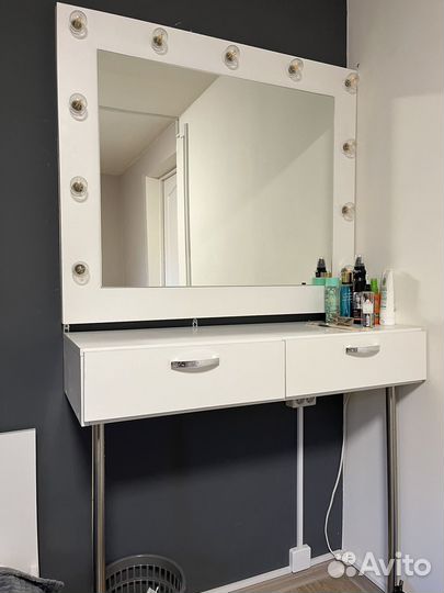 Туалетный столик