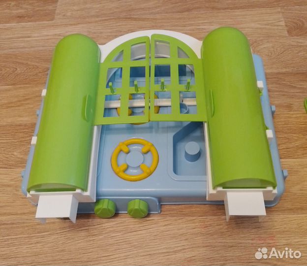 Детская кухня с посудой и приборами