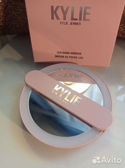 Kylie Jenner зеркальце с подсветкой