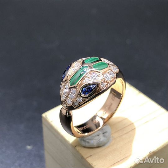 Кольцо с малахитом и бриллиантами Bvlgari змея