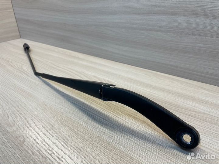 Поводок дворника передний правый LADA X-Ray