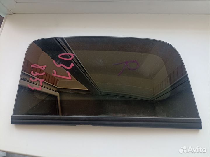 Стекло правое заднее на Ниссан Куб