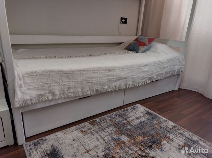 Детская двухярусная кровать домик (дерево)