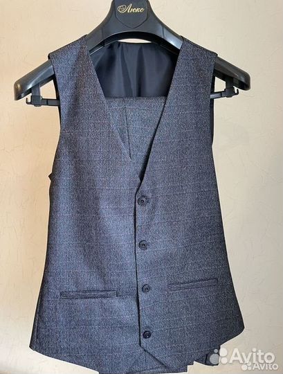 Мужской костюм Daniel Perry -тройка 48-182