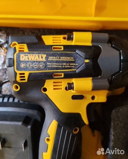 Аккумуляторный гайковерт DeWalt 800 Нм (Арт.71378)