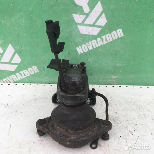 Кронштейн двигателя Ауди 100 44 кузов С3