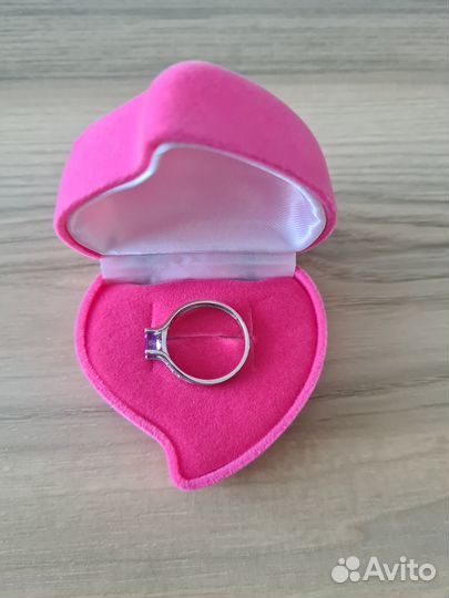 Кольцо: белое золото с танзанитом и бриллиантами