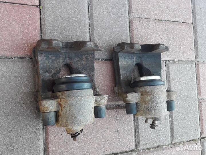 Суппорта передние Skoda Octavia A4