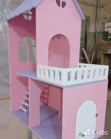 Домики для кукол, так же и парковки для мальчиков