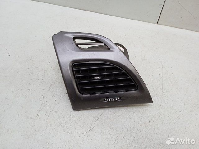 Дефлектор воздушный левый Renault Megane 3 1.6