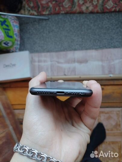 iPhone 8, 64 ГБ