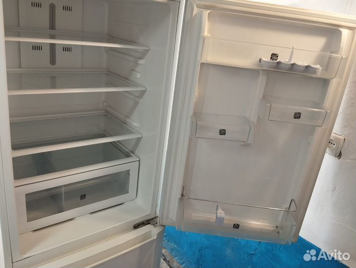 Холодильник Samsung