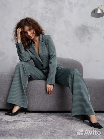 Костюм брючный новый