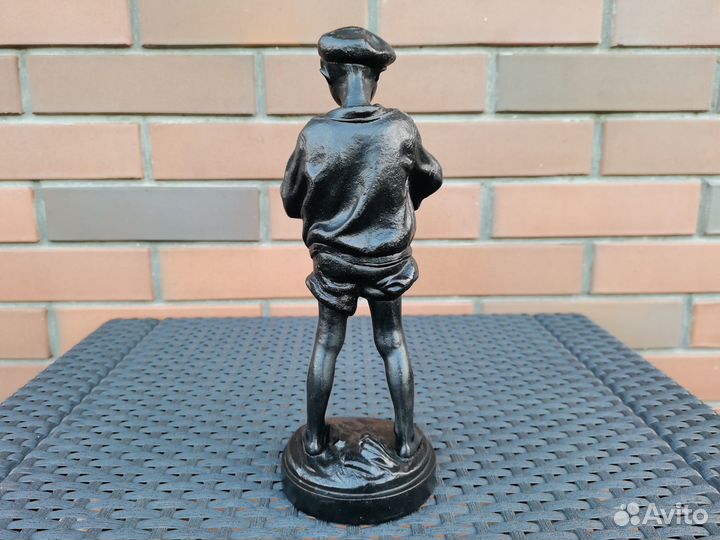 Скульптура юный рыбачок рыбак Касли 1960 год чугун