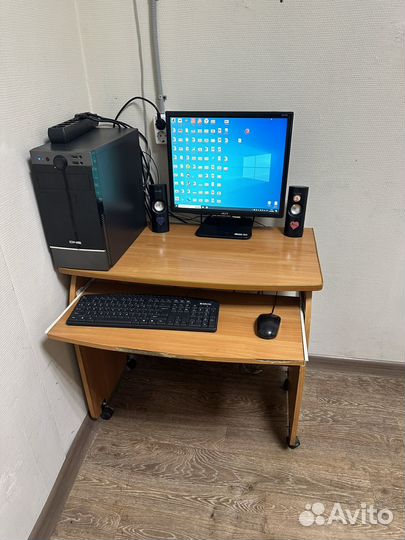 Компьютерный стол