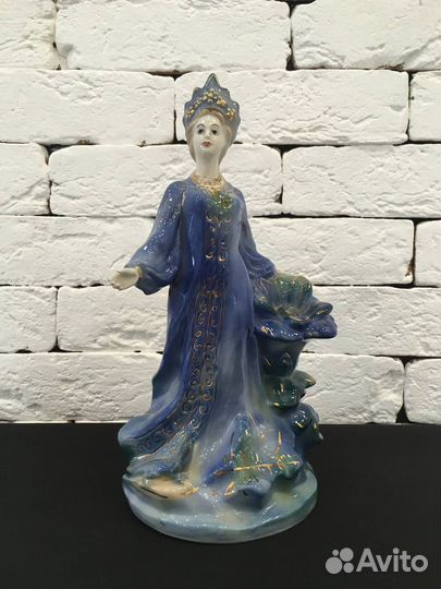 Фарфоровая статуетка 