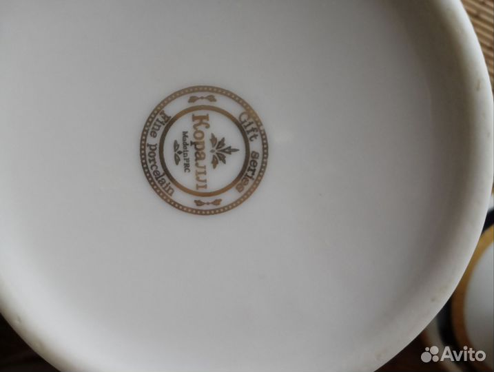 Заварочный чайник и сахарница