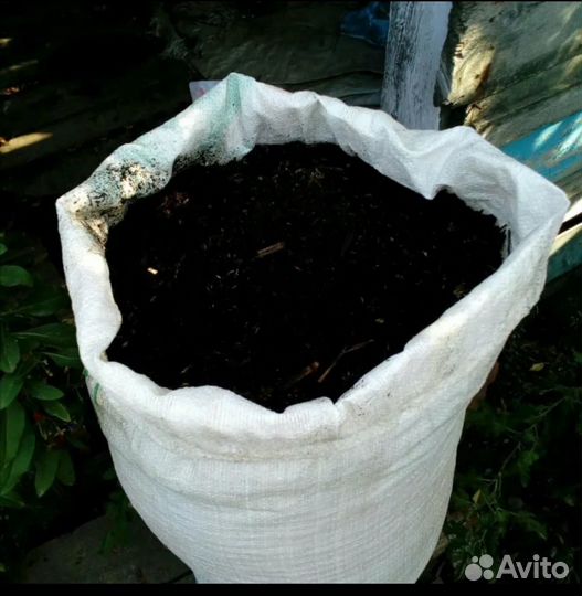 Чернозем с биогумосом в мешках