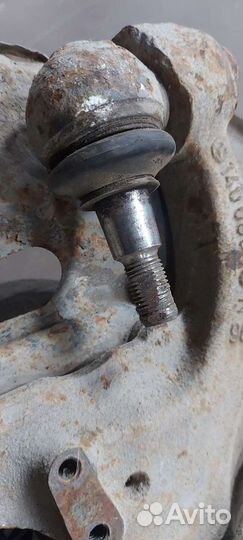 Поворотный кулак передний левый на Mercedes W140