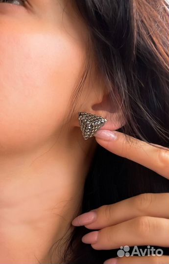 Серьги гвоздики из бисера