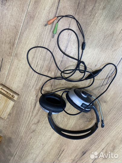 Наушники с микрофоном